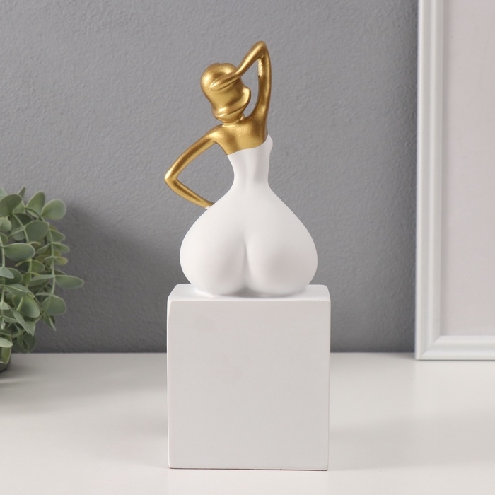 Сувенир полистоун  Сувенир полистоун "Девушка в белом комбинезоне" белый с золотом 9х9,5х26 см