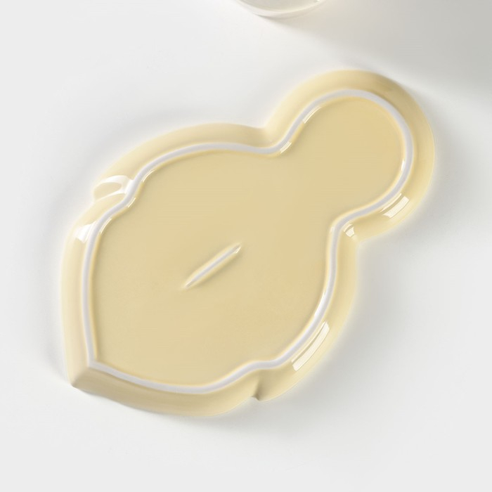 Чайная пара керамическая «Листочек», 3 предмета: чашка 320 мл, блюдце 25,5×16 см, ложка, цвет жёлтый Чайная пара керамическая «Листочек», 3 предмета: чашка 320 мл, блюдце 25,5×16 см, ложка, цвет жёлтый