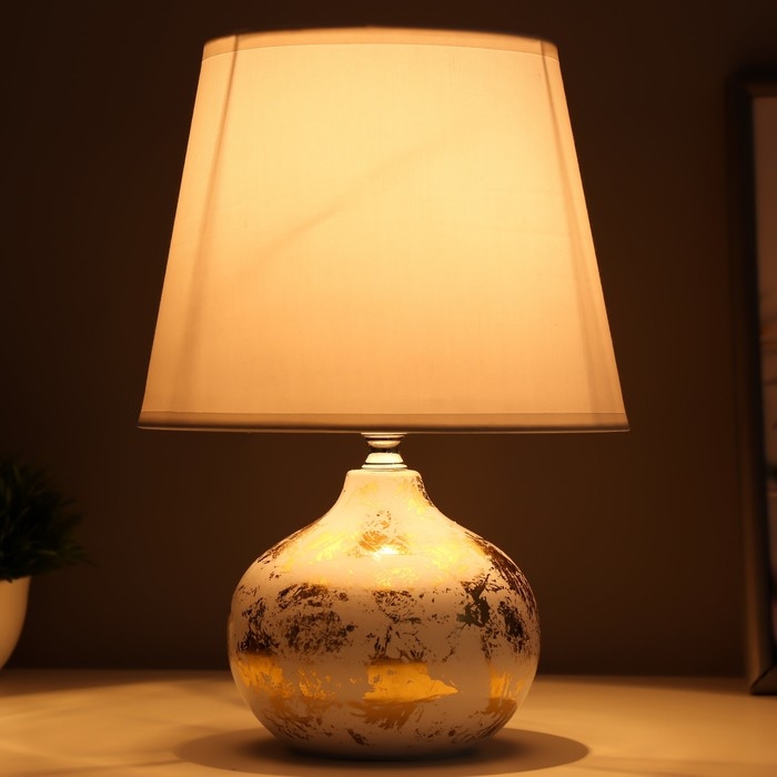 Настольная лампа Настольная лампа "Паттио" Е14 40Вт белый золото 20х20х29см