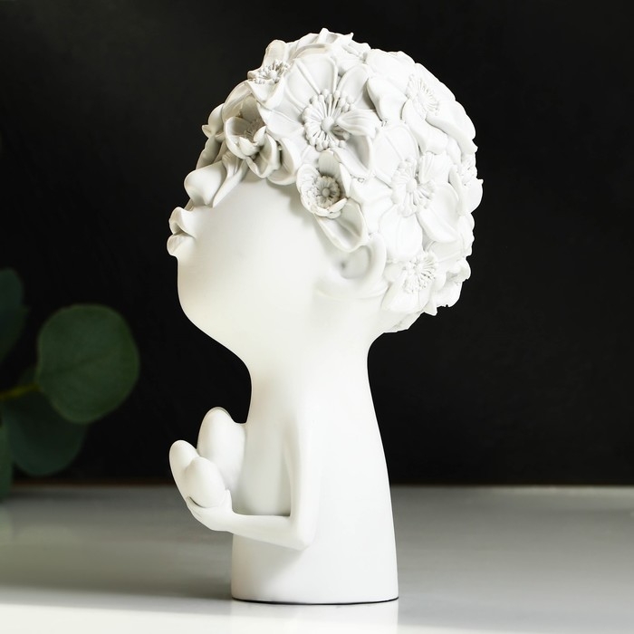 Статуэтка полистоун «Любовь» цвет белый 12 х 6,5 х 22 см