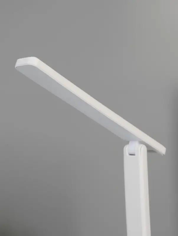Светильник настольный с подставкой под телефон &laquo;Уно&raquo; 4 Вт LED USB 2700-6500К белый