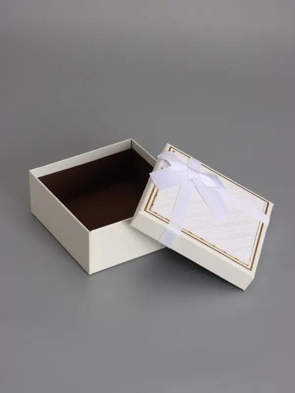 Наборок коробок 3 в 1 прямоугольные 19*19*9.8 17*17*8.0 15*15*6.5 см