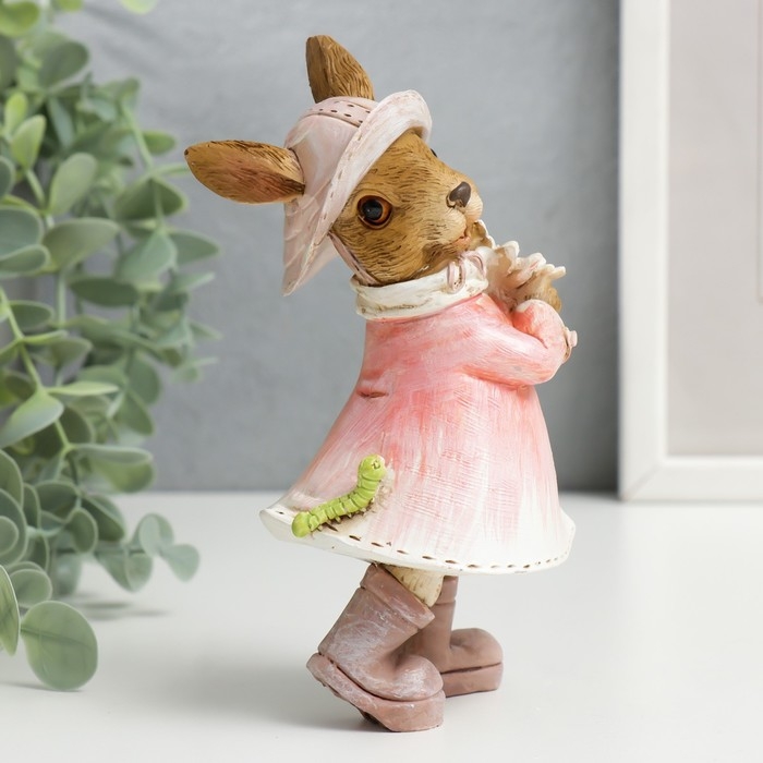 Сувенир полистоун Сувенир полистоун "Зайка в шляпке и дождевике с цветком и гусеницей" 14,5х6,5х8 см