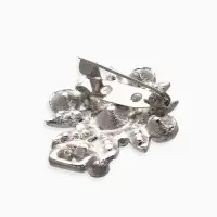 Зажим для кардигана "Ажур", гербер, цвет белый в серебре Зажим для кардигана "Ажур", гербер, цвет белый в серебре