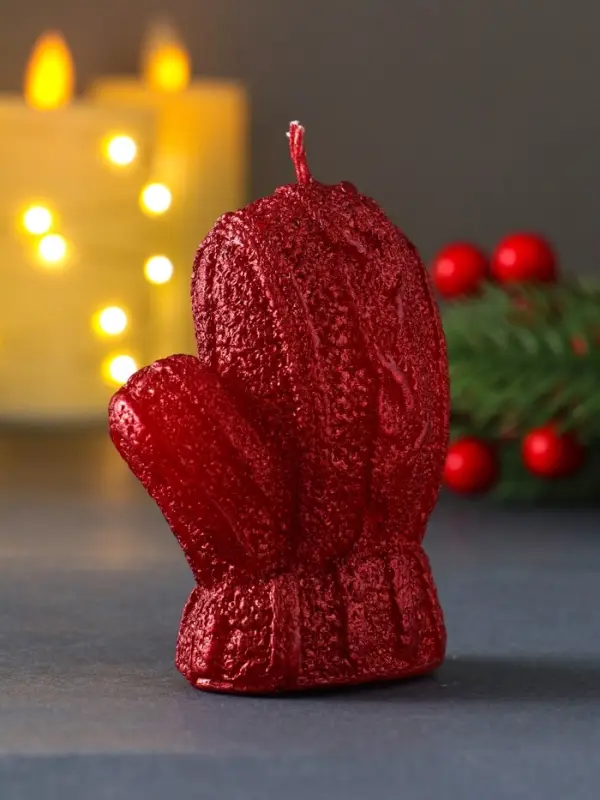 Свеча "Варежка", лак красный