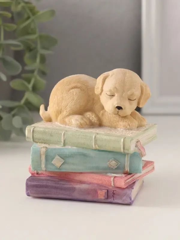 Фигурка полистоун &laquo;Щенок спит на книгах&raquo;, 9&times;7&times;8.5 см