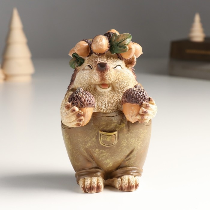 Сувенир полистоун  Сувенир полистоун "Ёжик с жёлудями, в веночке из жёлудей" 8х9х12,5 см