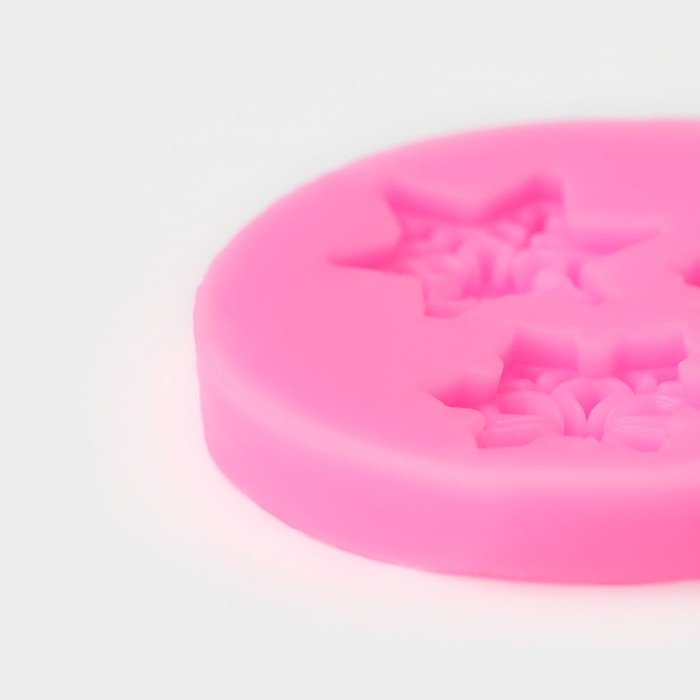 Молд новогодний «Метелица», силикон, 5,5×5,5×0,8 см, цвет розовый Молд новогодний «Метелица», силикон, 5,5×5,5×0,8 см, цвет розовый