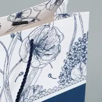 Пакет подарочный "Цветы", с бантом, 35 х 30 х 10 см