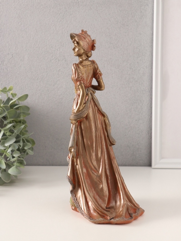 Сувенир полистоун  Сувенир полистоун "Дама в платье со шлейфом, с сумочкой, в шляпке" 14х11х26 см