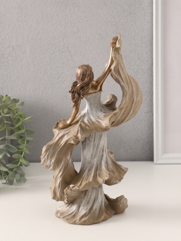 Сувенир полистоун  Сувенир полистоун "Воздушность. Девушка в платье со шлейфом" бежевый 16,5х11,5х30 см