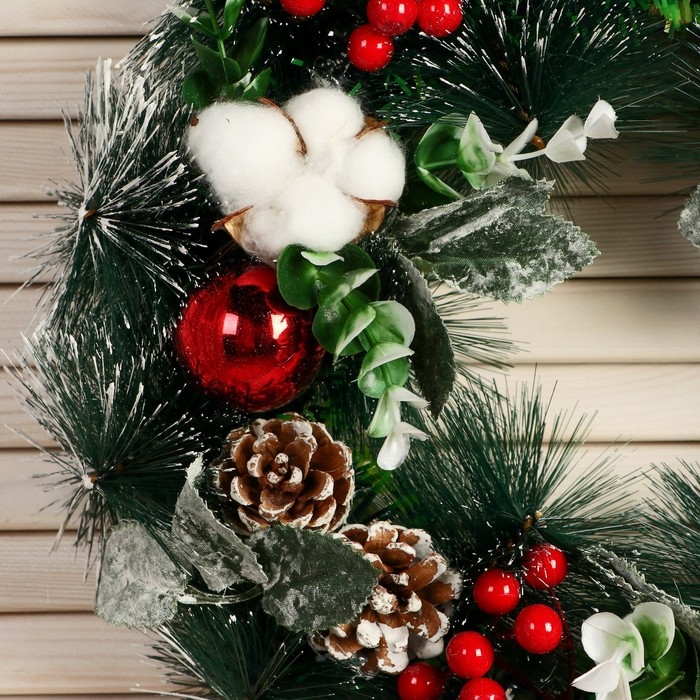 Венок новогодний d- 34 см  Венок новогодний d- 34 см "Уютная сказка" хлопок ягоды листья в снегу