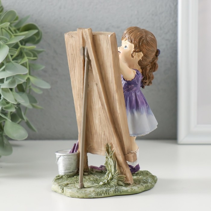 Сувенир полистоун  Сувенир полистоун "Малышка в сиреневом платье, рисует картину" 8,5х7х12,5 см
