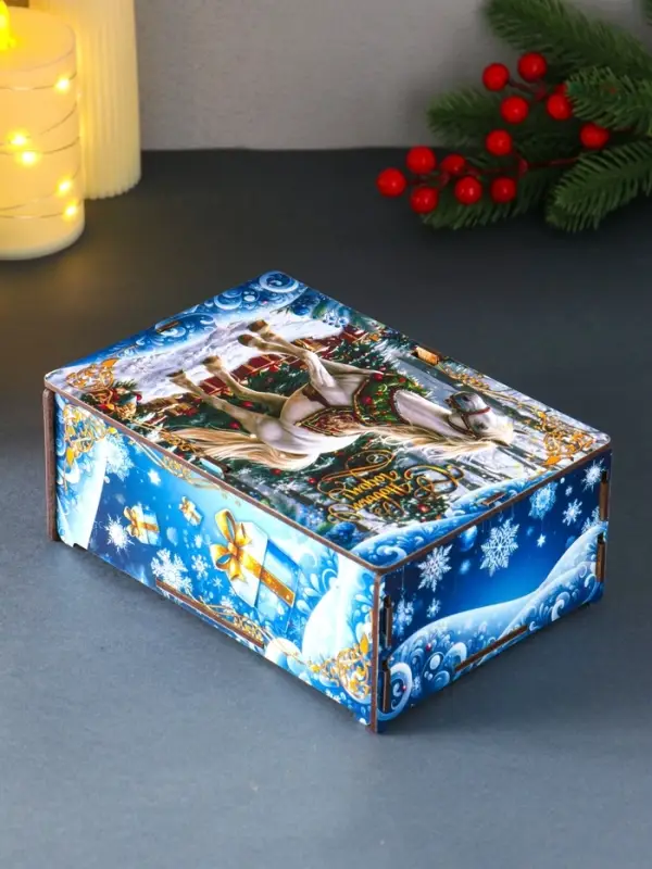 Шкатулка-ящик  самосборный малый с символом года  Шкатулка-ящик  самосборный малый с символом года "Белая лошадь на голубом",  20х13,6х8 см