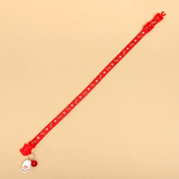 Ошейник для кошек &laquo;Лапка&raquo;, 30&times;1 см, светящийся, с бубенчиком и подвесом, полиэстер, красный