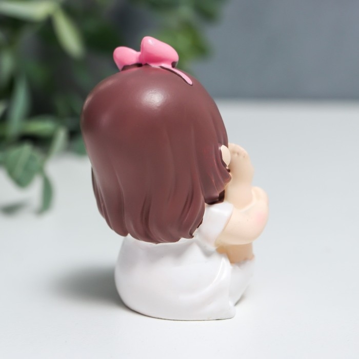 Сувенир полистоун  Сувенир полистоун "Малышка с белым котиком - йога" 5,5х4,5 см