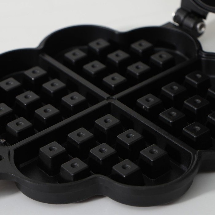 Сковорода двойная Доляна «Венские вафли», d=14 см, пластиковая ручка, цвет чёрный Сковорода двойная Доляна «Венские вафли», d=14 см, пластиковая ручка, цвет чёрный