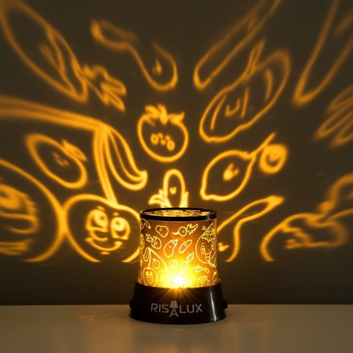 Ночник-проектор Ночник-проектор "Фрукты. Правильное питание" LED USB/от батареек черный 10,8х10,8х11,5 см RISALUX 9