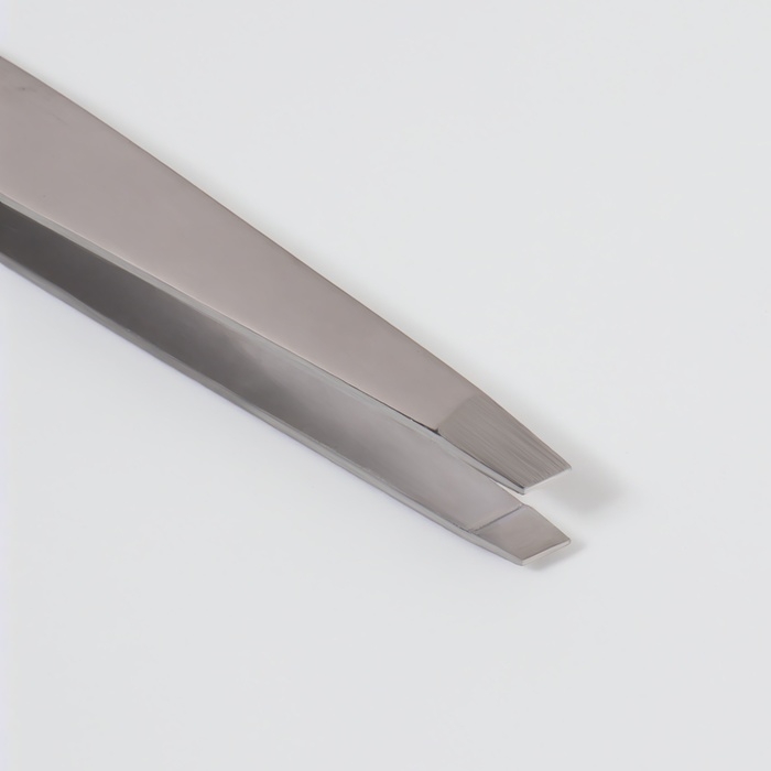 Пинцет «Premium» скошенный, широкий, 9,6 см, на блистере, цвет серебристый Пинцет «Premium» скошенный, широкий, 9,6 см, на блистере, цвет серебристый