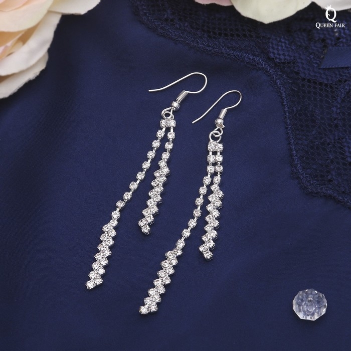 Серьги висячие со стразами Princess дорожка двойная, цвет белый в серебре, 9см Серьги висячие со стразами Princess дорожка двойная, цвет белый в серебре, 9см