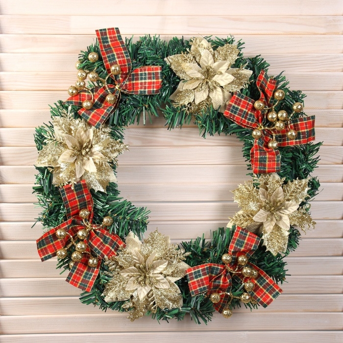 Венок новогодний d-40 см  Венок новогодний d-40 см "Яркая сказка" банты с ягодами объёмные цветы
