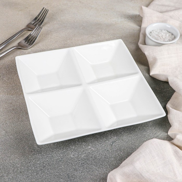 Менажница фарфоровая 4 ячейки Wilmax, 20×20 см, цвет белый Менажница фарфоровая 4 ячейки Wilmax, 20×20 см, цвет белый