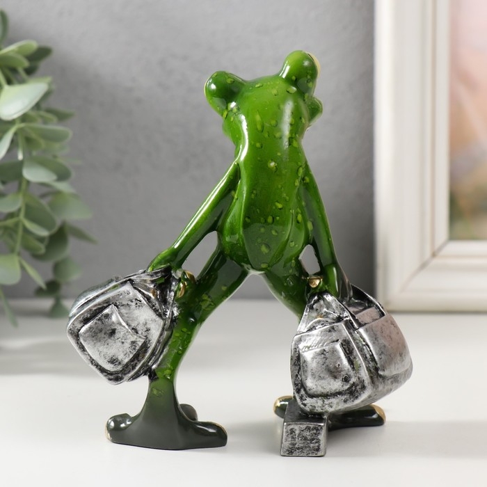 Сувенир полистоун лак Сувенир полистоун лак "Лягушонок с сумками" 7,5х11,5х13 см