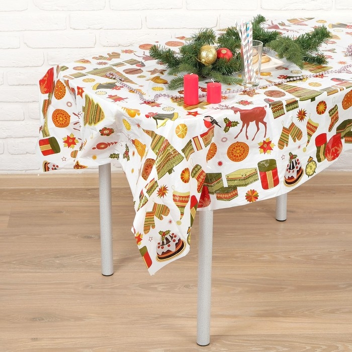 Скатерть &laquo;Новогодние атрибуты&raquo;, 108х180 см