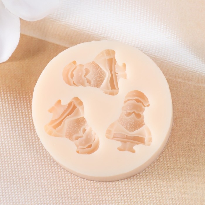 Новогодний молд силикон Новогодний молд силикон "Дед Морозы" изделия: 2,2х1,6х0,6, 2,2х1,6х0,6, 2,2х1,6х0,6 см