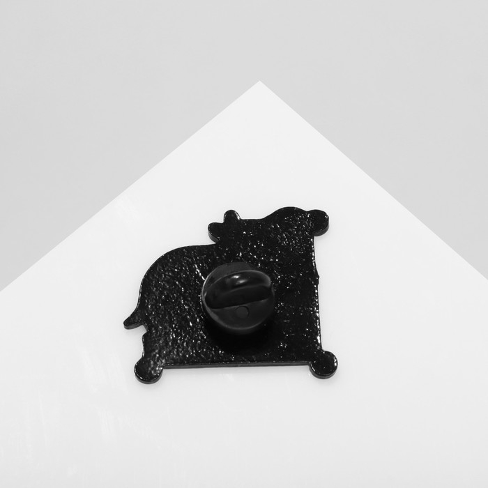 Значок «Школа» гиппопотам, цвет бело-сиреневый в чёрном металле Значок «Школа» гиппопотам, цвет бело-сиреневый в чёрном металле