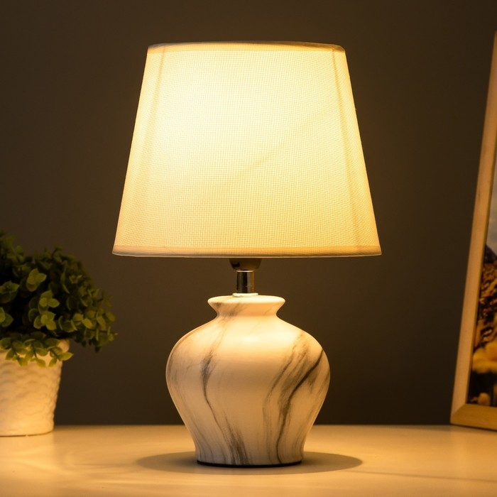 Настольная лампа Настольная лампа "Кумп" E14 40Вт белый-серый 20х20х30 см RISALUX