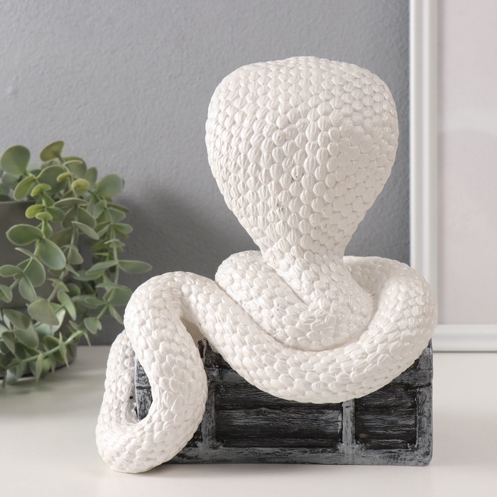 Копилка  Копилка "КОБРА НА СУНДУКЕ "  20 х17 х 12 см.