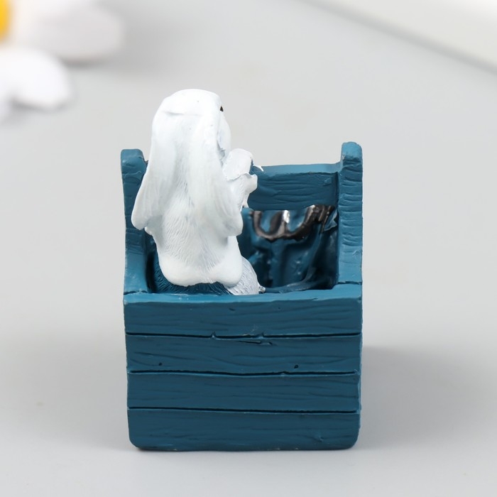 Фигурка для флорариума полистоун  Фигурка для флорариума полистоун "Белый кролик в ящике" 5х2,8х3,2 см