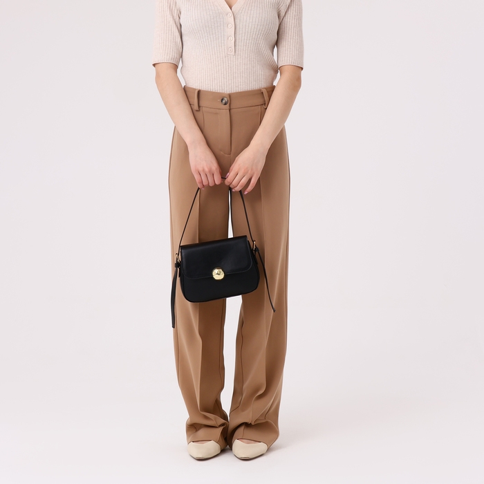 Сумка-мессенджер на магните, цвет чёрный Сумка-мессенджер на магните, цвет чёрный