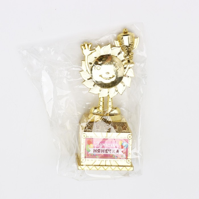 Наградная фигура детская &laquo;Лучшая нянечка&raquo;, кубок, пластик, золото, 12,5 х 5,5 х 5 см.