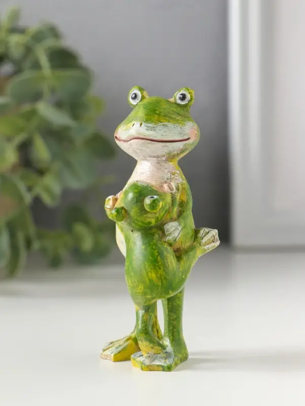 Сувенир полистоун "Лягушонок с малышом - возьми на ручки" 4х3,5х9 см