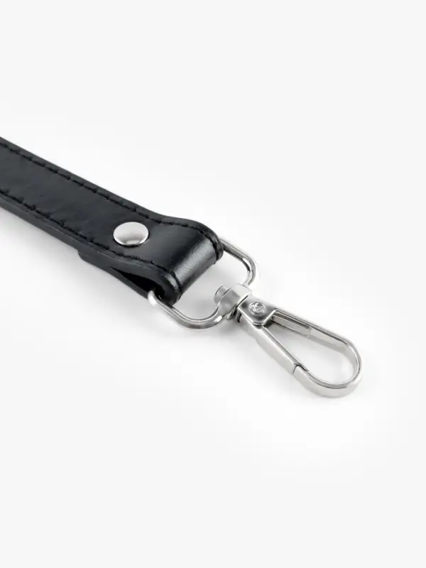 Ручка для сумки кожзам  2 карабина 60±1см*1,8см чёрный/серебряный АУ Ручка для сумки кожзам  2 карабина 60±1см*1,8см чёрный/серебряный АУ