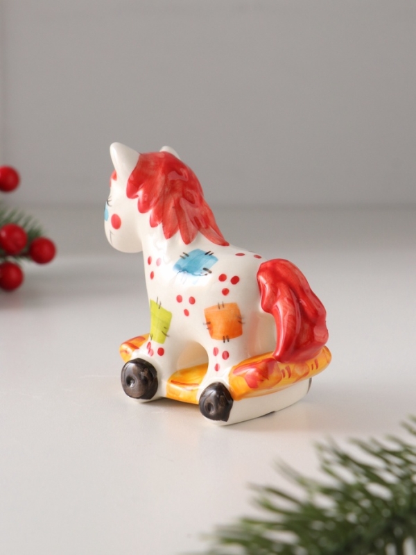 Качалка фарфоровая Качалка фарфоровая "Лошадка на колесах", в. 8 см