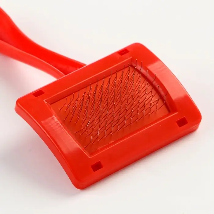 Пуходёрка малая, 7&times;14 см, без капель, изогнутая, красная