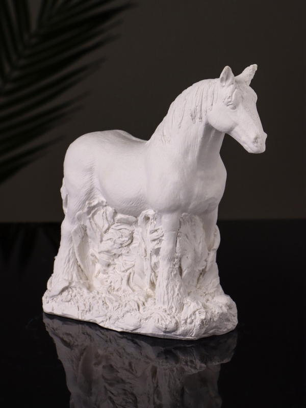 Статуэтка Статуэтка "Конь в траве стоит " 12х14х6 см, натуральный