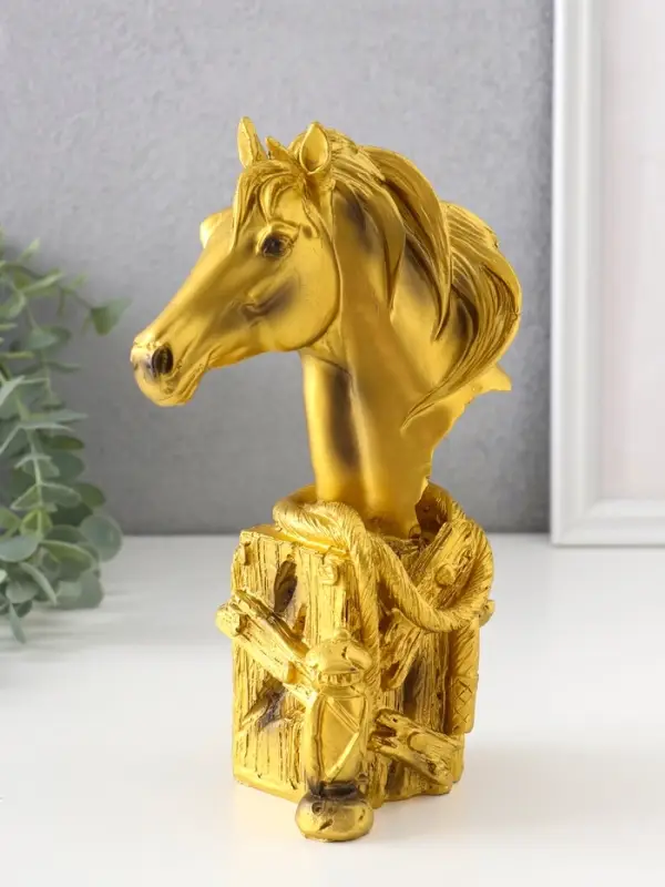 Сувенир полистоун бюст  Сувенир полистоун бюст "Золотой конь с фонарём" 11х6,5х19 см