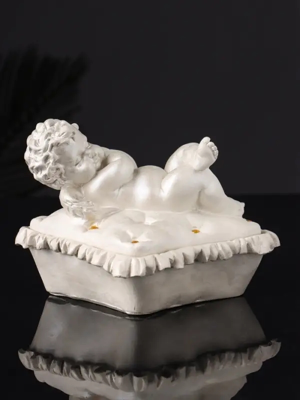 Шкатулка Шкатулка "Ангел лежит на животе" 9х9х9 см, перламутр