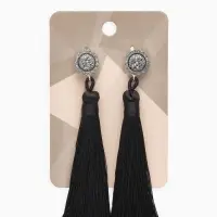 Клипсы для ушей QF &laquo;Кисти&raquo;, цвет чёрный, L кисти 7 см