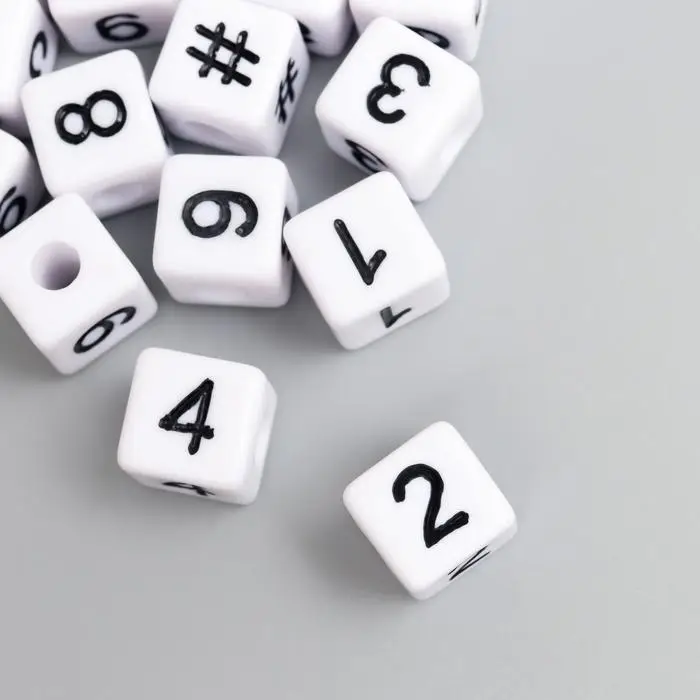 Бусины для творчества пластик "Циферки на кубике" белые набор 20 гр 1х1 см