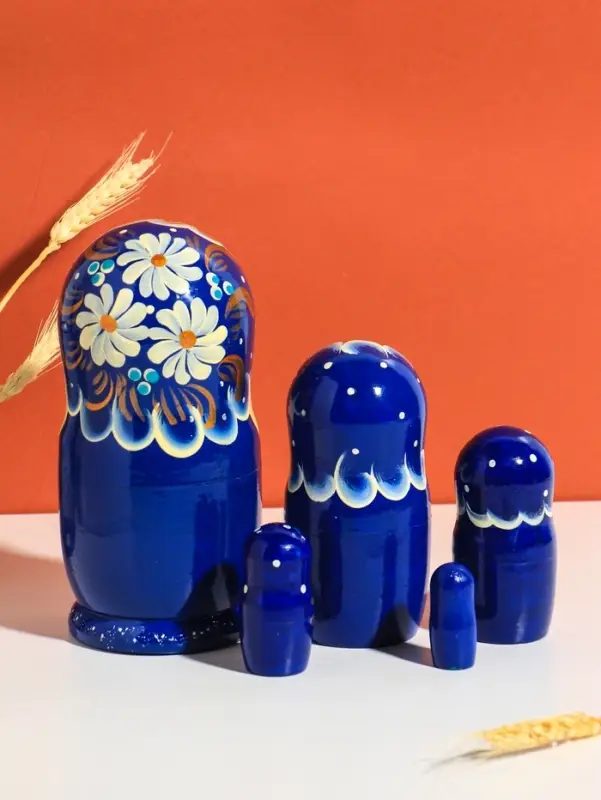 Матрешка дерево &laquo;Настёна&raquo;, синее платье, белые цветы, 18 см, 5 кукольная, ручная роспись