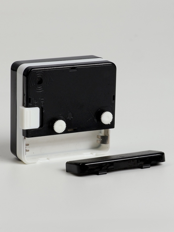 Часы будильник настольные, на батарейках, с подсветкой, 5.6 х 5.6 х2.5см, циферблат d-5 см Часы будильник настольные, на батарейках, с подсветкой, 5.6 х 5.6 х2.5см, циферблат d-5 см