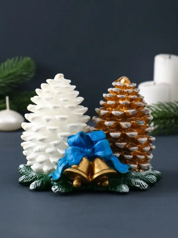 Свеча фигурная "Рождественские шишки" 10х13х9,5 см