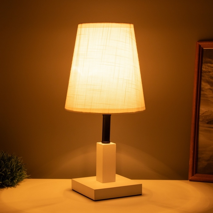 Лампа настольная Лампа настольная "Колд" 1х40Вт Е27 белый 16х16х34см