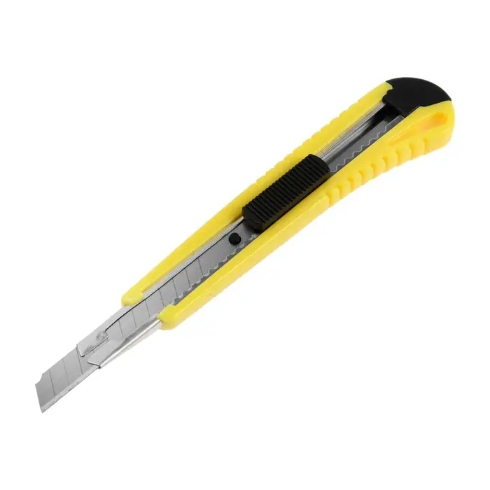 Нож универсальный ТУНДРА, пластиковый корпус, металлическая направляющая, 9 мм Нож универсальный ТУНДРА, пластиковый корпус, металлическая направляющая, 9 мм