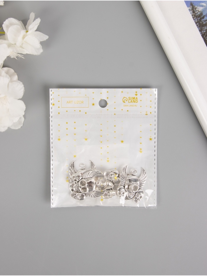Декор для творчества металл "Три черепа и крылья" серебро набор 5 шт 3,3х2,6х0,2 см Декор для творчества металл "Три черепа и крылья" серебро набор 5 шт 3,3х2,6х0,2 см